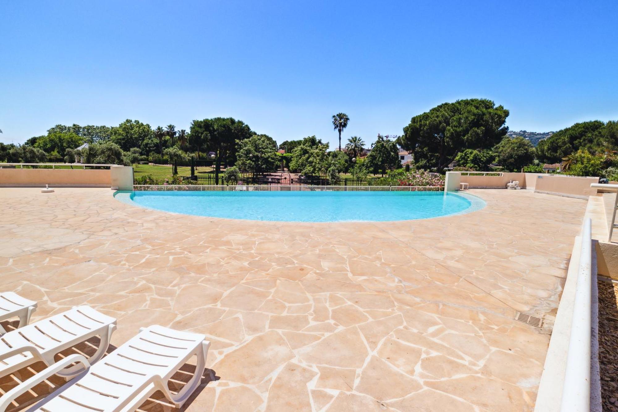 Duplex Villa Les Pins 89M2 Et Terrasse 30M2 Antibes Zewnętrze zdjęcie